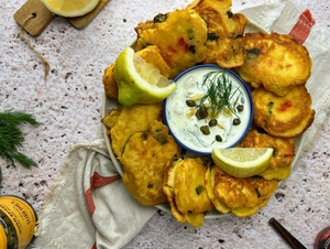 Fish and chips végétariens avec dip aux câpres